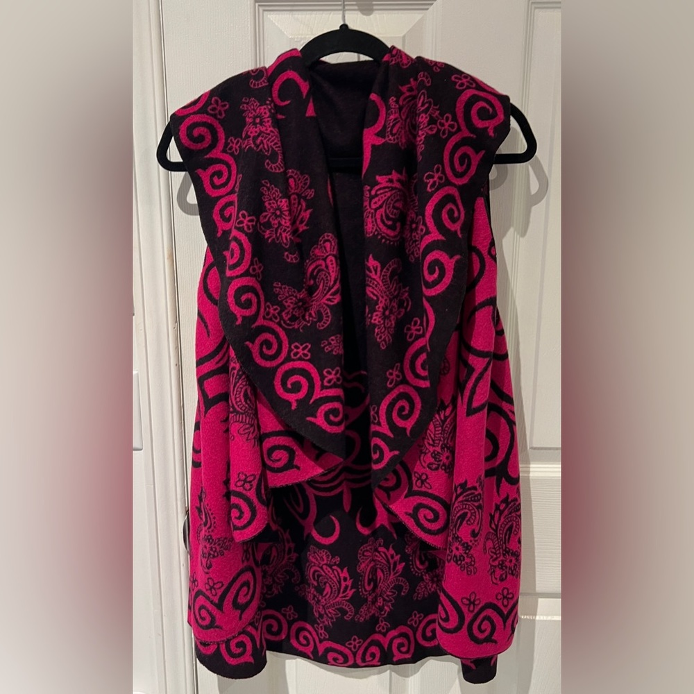 Pink and black acrylic pashmina capelet